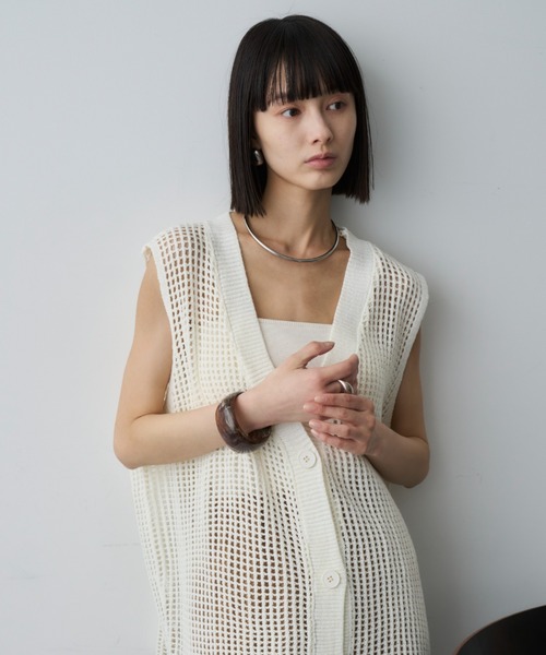 DFFUR.（ディフル）の「オーバーサイジング透かし編みニットベスト（ベスト・レディース・ブラック/アイボリー・FREE）」の9枚目の写真