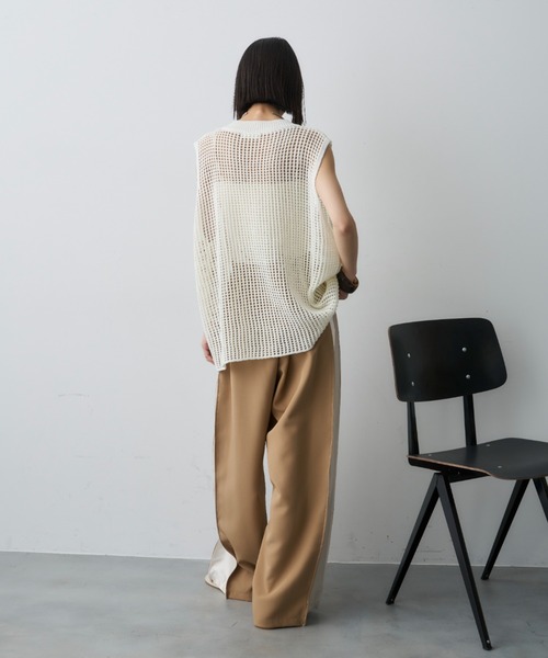 DFFUR.（ディフル）の「オーバーサイジング透かし編みニットベスト（ベスト・レディース・ブラック/アイボリー・FREE）」の14枚目の写真
