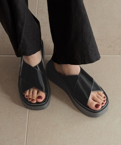 LOWRYS FARM（ローリーズファーム）の「カンドウフィットクロスサンダル　 283658（サンダル・レディース・シルバー/ブラウン/ブラック/アイボリー・MEDIUM/LARGE）」の2枚目の写真