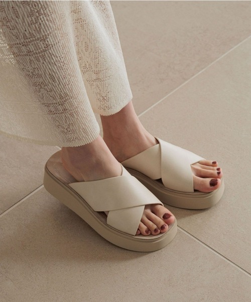 LOWRYS FARM（ローリーズファーム）の「カンドウフィットクロスサンダル　 283658（サンダル・レディース・シルバー/ブラウン/ブラック/アイボリー・MEDIUM/LARGE）」の9枚目の写真