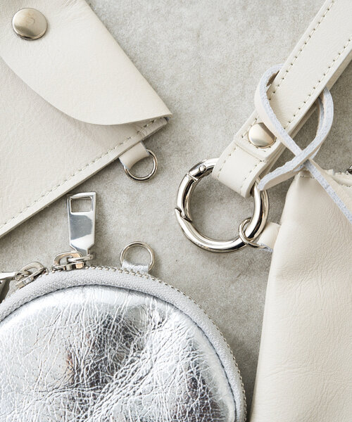 BEARDSLEY(ビアズリー)の「《MARCO MASI》3連マルチショルダーバッグ(ポーチ・レディース・ブラック/アイボリー・FREE)」の4枚目の写真