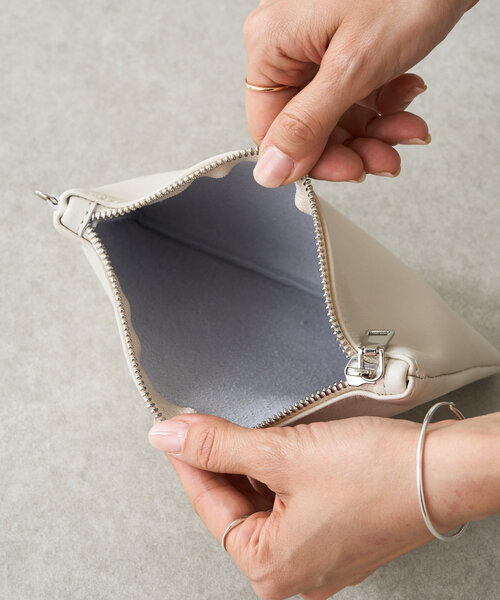 BEARDSLEY(ビアズリー)の「《MARCO MASI》3連マルチショルダーバッグ(ポーチ・レディース・ブラック/アイボリー・FREE)」の8枚目の写真