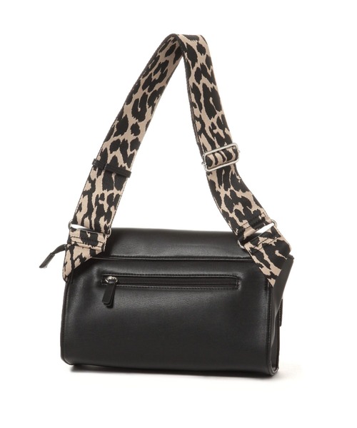 BAYFLOW（ベイフロー）の「[500mlのペットボトルが入る]レオパードボディバッグ（ショルダーバッグ・レディース・アイボリー/ブラック・FREE）」の4枚目の写真