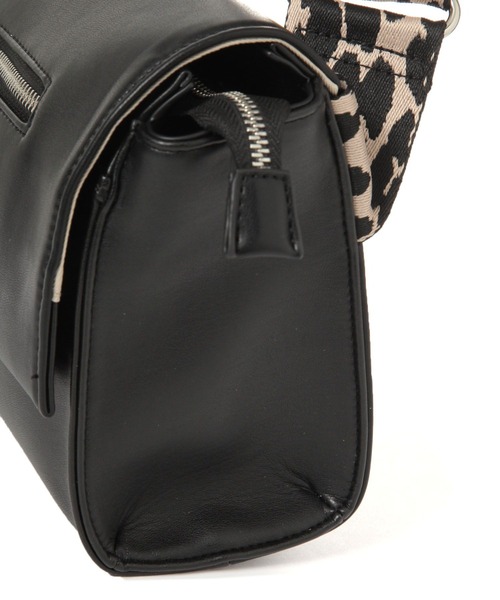 BAYFLOW（ベイフロー）の「[500mlのペットボトルが入る]レオパードボディバッグ（ショルダーバッグ・レディース・アイボリー/ブラック・FREE）」の8枚目の写真