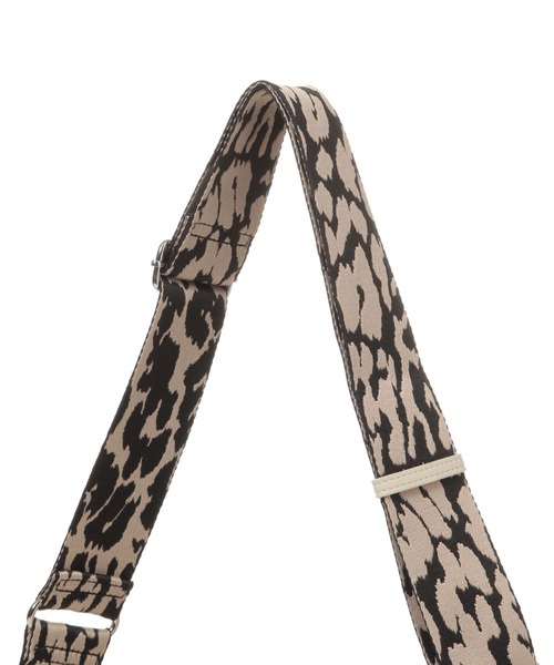 BAYFLOW（ベイフロー）の「[500mlのペットボトルが入る]レオパードボディバッグ（ショルダーバッグ・レディース・アイボリー/ブラック・FREE）」の18枚目の写真