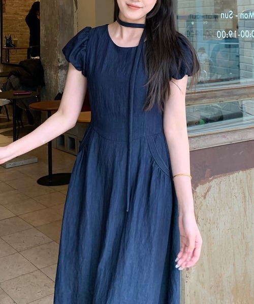 Lace Ladies(レースレディース)の「チョーカー付き クルーネック パフスリーブ ギャザー ロング ワンピース(ワンピース・レディース・ピンク/ホワイト/ネイビー・S/M/L)」の22枚目の写真