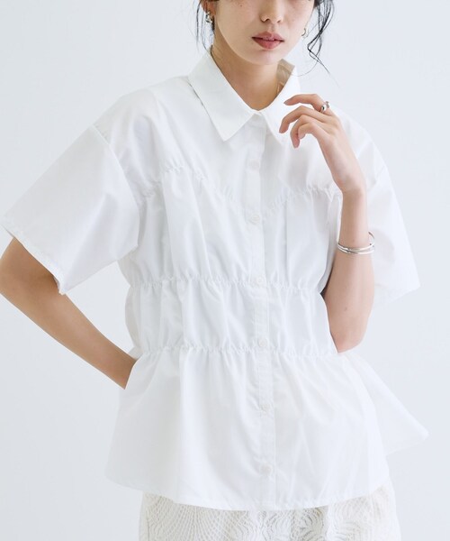 GALLEST（ギャレスト）の「◆【一部店舗限定】シャーリングビスチェデザイン半袖シャツ（シャツ/ブラウス・レディース・ライトブルー/ライトイエロー系/ホワイト・38）」の2枚目の写真