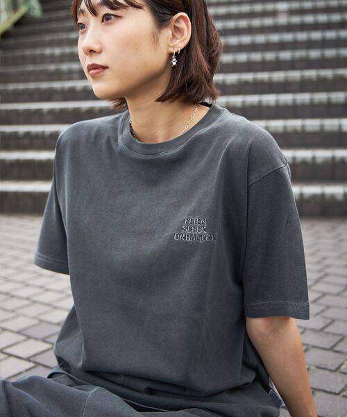 FFEIN（フェイン）の「【FFEIN（フェイン）】フェード刺繍Tシャツ /  Tシャツ 短丈 クルーネック 半袖 ピグメント加工 セットアップ（Tシャツ/カットソー・メンズ・ブラック/ネイビー/ブラウン・LARGE/MEDIUM/SMALL）」の4枚目の写真