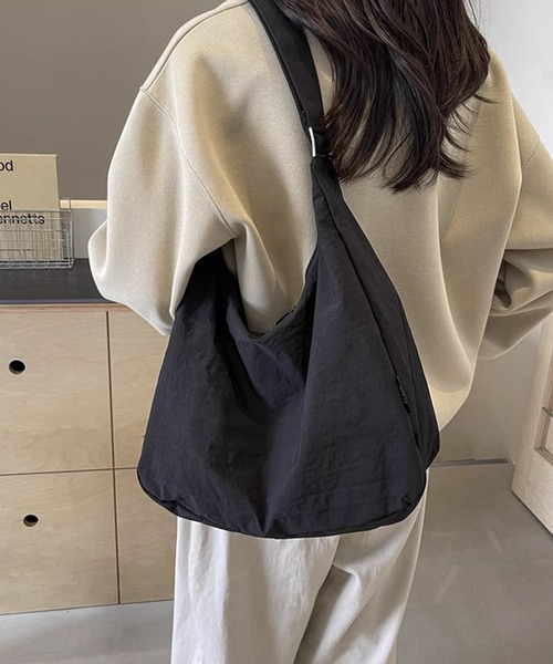 aimoha(アイモハ)の「ハーフムーンワンショルダーバッグ(ショルダーバッグ・レディース・ブラック/カーキ/ホワイト/レンガ・FREE)」の12枚目の写真
