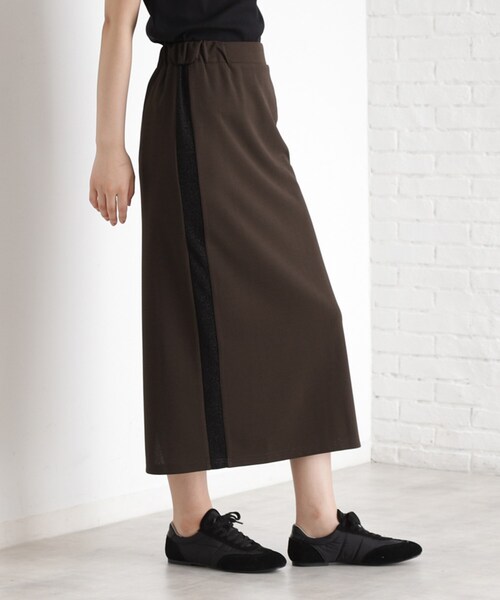 THE SHOP TK （ザ ショップ ティーケー ）の「サイドラメラインタイトスカート【洗濯機OK】（スカート・レディース・ダークブラウン/ブラック・12/13）」の2枚目の写真