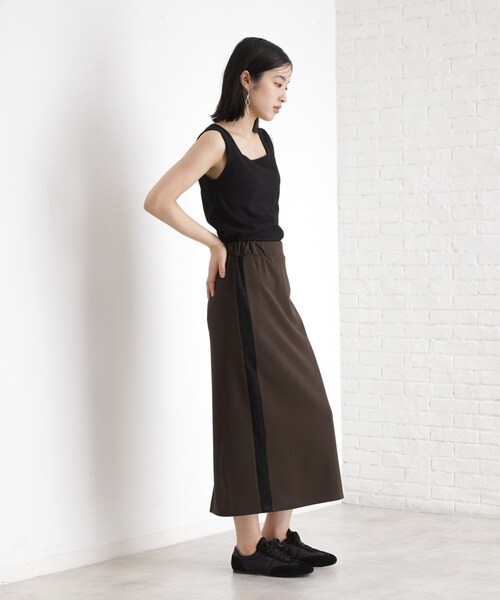 THE SHOP TK （ザ ショップ ティーケー ）の「サイドラメラインタイトスカート【洗濯機OK】（スカート・レディース・ダークブラウン/ブラック・12/13）」の9枚目の写真