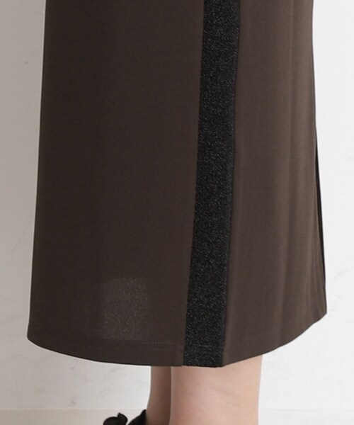 THE SHOP TK （ザ ショップ ティーケー ）の「サイドラメラインタイトスカート【洗濯機OK】（スカート・レディース・ダークブラウン/ブラック・12/13）」の17枚目の写真