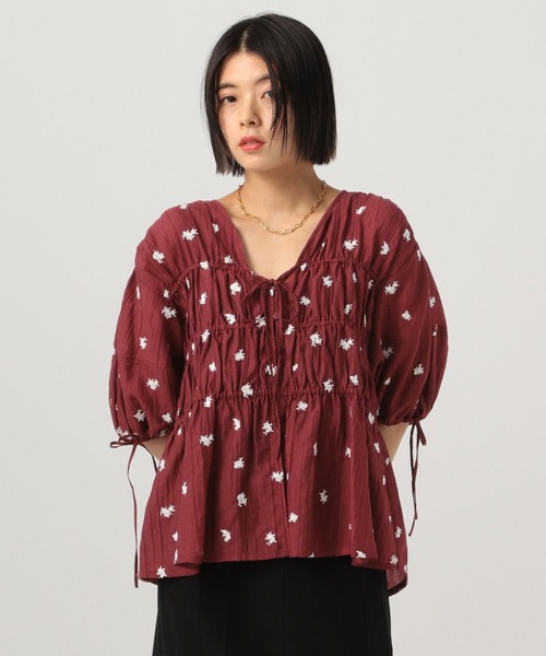 BAYFLOW（ベイフロー）の「[清涼感ある素材感]エンブロイダリーブラウス（シャツ/ブラウス・レディース・ボルドー/オフホワイト/ブラック・FREE）」の3枚目の写真