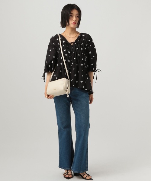 BAYFLOW（ベイフロー）の「[清涼感ある素材感]エンブロイダリーブラウス（シャツ/ブラウス・レディース・ボルドー/オフホワイト/ブラック・FREE）」の8枚目の写真