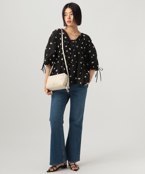 BAYFLOW（ベイフロー）の「[清涼感ある素材感]エンブロイダリーブラウス（シャツ/ブラウス・レディース・ボルドー/オフホワイト/ブラック・FREE）」の9枚目の写真