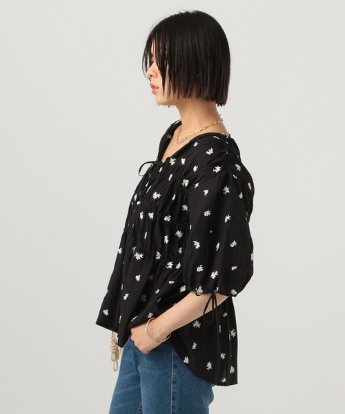 BAYFLOW（ベイフロー）の「[清涼感ある素材感]エンブロイダリーブラウス（シャツ/ブラウス・レディース・ボルドー/オフホワイト/ブラック・FREE）」の10枚目の写真