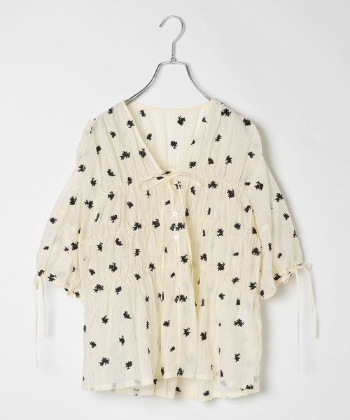 BAYFLOW（ベイフロー）の「[清涼感ある素材感]エンブロイダリーブラウス（シャツ/ブラウス・レディース・ボルドー/オフホワイト/ブラック・FREE）」の15枚目の写真