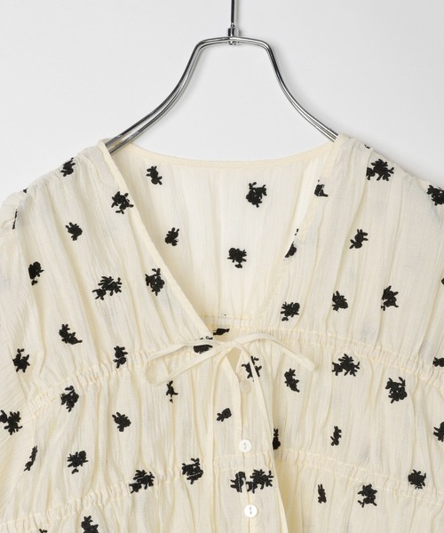 BAYFLOW（ベイフロー）の「[清涼感ある素材感]エンブロイダリーブラウス（シャツ/ブラウス・レディース・ボルドー/オフホワイト/ブラック・FREE）」の17枚目の写真