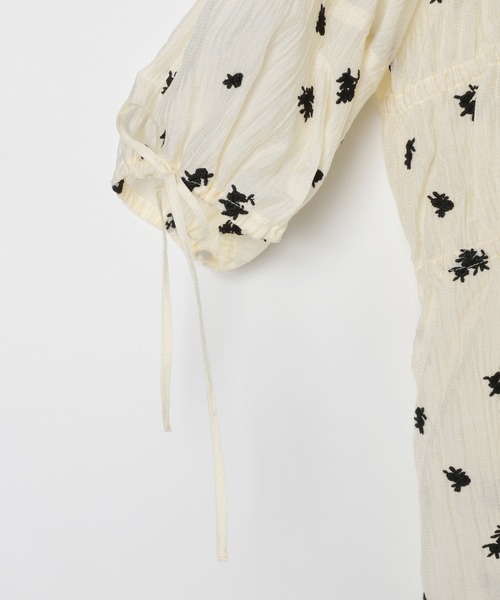 BAYFLOW（ベイフロー）の「[清涼感ある素材感]エンブロイダリーブラウス（シャツ/ブラウス・レディース・ボルドー/オフホワイト/ブラック・FREE）」の19枚目の写真