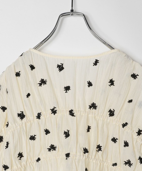 BAYFLOW（ベイフロー）の「[清涼感ある素材感]エンブロイダリーブラウス（シャツ/ブラウス・レディース・ボルドー/オフホワイト/ブラック・FREE）」の21枚目の写真