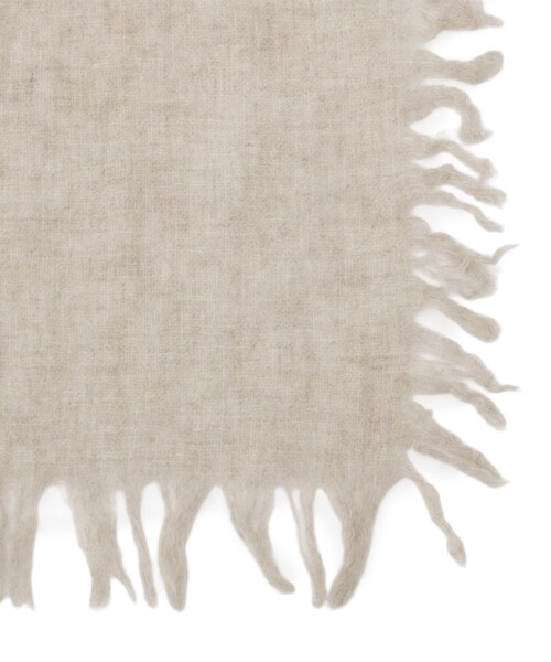 DRESSTERIOR(ドレステリア)の「ASAUCE MELER(アソースメレ)ファインラムエアリーソリッドウールストール(ストール/ショール・レディース・ベージュ/ブラウン系/ブラック/レッド系1・00)」の6枚目の写真