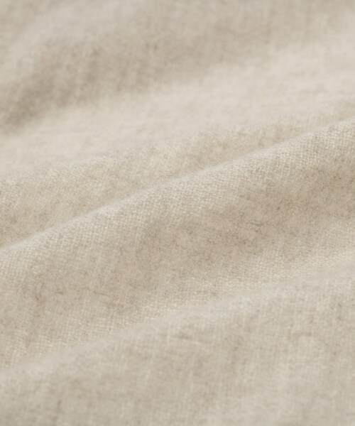 DRESSTERIOR(ドレステリア)の「ASAUCE MELER(アソースメレ)ファインラムエアリーソリッドウールストール(ストール/ショール・レディース・ベージュ/ブラウン系/ブラック/レッド系1・00)」の7枚目の写真