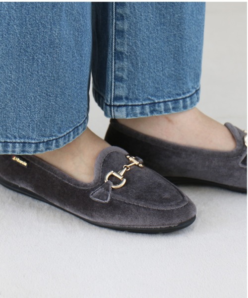 ALBEROLA（アルベローラ）の「【ALBEROLA / アルベローラ】ベロア ビットローファー / フラットシューズ（ローファー・レディース・ブラック/グレー・25/24/23/22）」の2枚目の写真