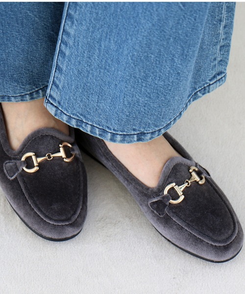 ALBEROLA（アルベローラ）の「【ALBEROLA / アルベローラ】ベロア ビットローファー / フラットシューズ（ローファー・レディース・ブラック/グレー・25/24/23/22）」の3枚目の写真