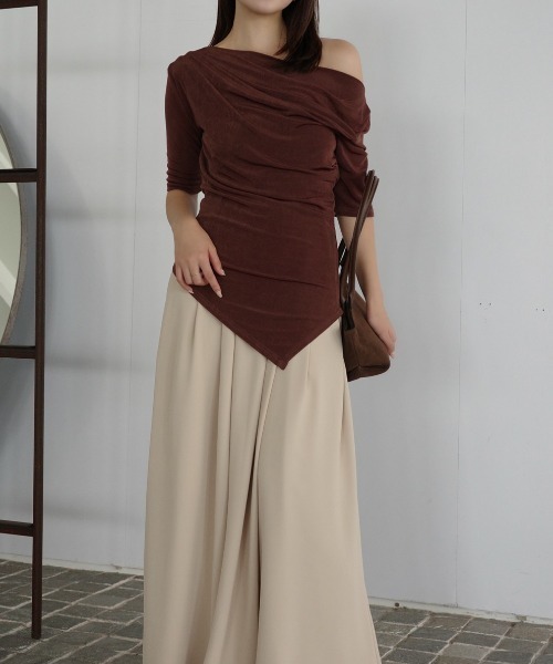 anuans（アニュアンス）の「アセテートドレープカットトップス（Tシャツ/カットソー・レディース・ブラック/ブラウン/バーガンディー・F）」の17枚目の写真