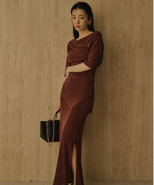 anuans（アニュアンス）の「アセテートドレープカットトップス（Tシャツ/カットソー・レディース・ブラック/ブラウン/バーガンディー・F）」の9枚目の写真