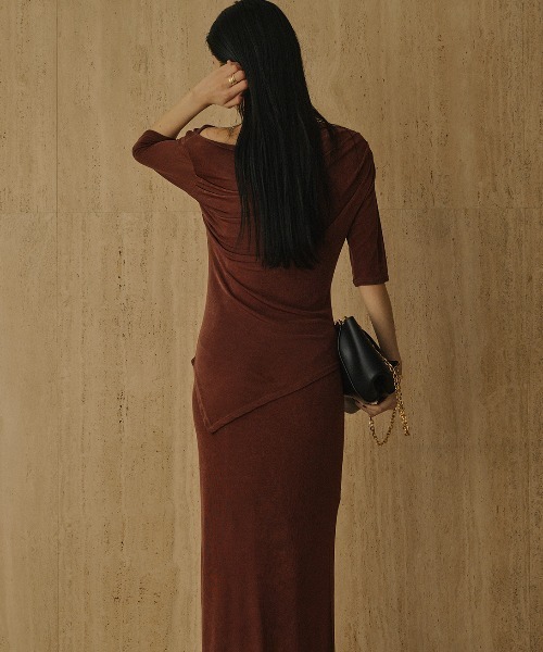 anuans（アニュアンス）の「アセテートドレープカットトップス（Tシャツ/カットソー・レディース・ブラック/ブラウン/バーガンディー・F）」の11枚目の写真