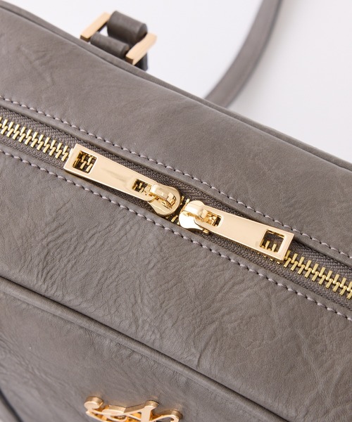 one after another NICE CLAUP（ワンアフターアナザーナイスクラップ）の「ミニバッグチャーム付きスクエアボストンバッグ（ボストンバッグ・レディース・ピンク/ブラウン/アイボリー/チャコールグレー・FREE）」の12枚目の写真