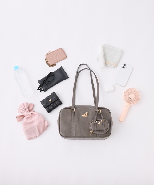 ミニバッグチャーム付きスクエアボストンバッグ（ボストンバッグ