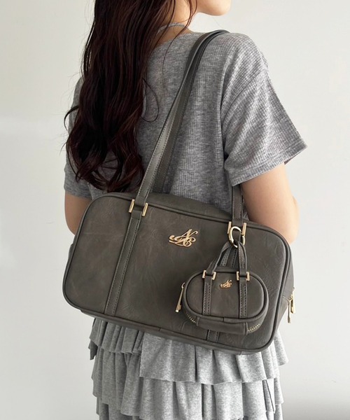 one after another NICE CLAUP（ワンアフターアナザーナイスクラップ）の「ミニバッグチャーム付きスクエアボストンバッグ（ボストンバッグ・レディース・ピンク/ブラウン/アイボリー/チャコールグレー・FREE）」の19枚目の写真