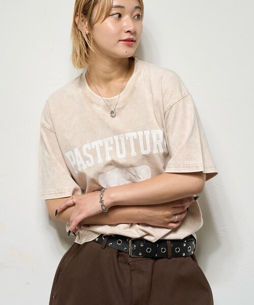 WHO'S WHO gallery(フーズフーギャラリー)の「【KOOKYN】 PASTFUTUREカレッジケミカルウオッシュTEE/3サイズ(Tシャツ/カットソー・レディース・チャコールグレー/グレー/アイボリー・LARGE/SMALL/MEDIUM)」の15枚目の写真