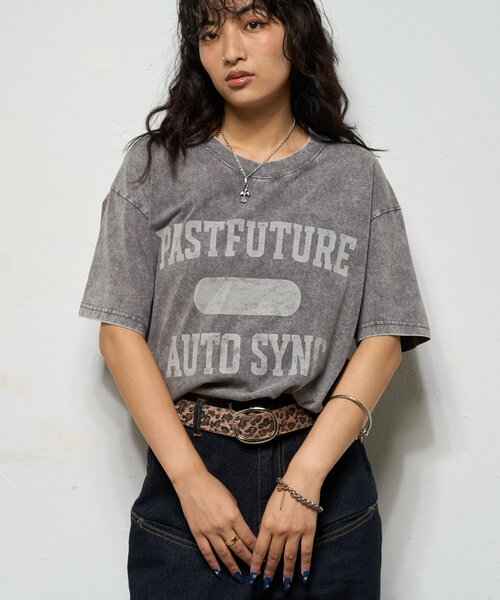 WHO'S WHO gallery(フーズフーギャラリー)の「【KOOKYN】 PASTFUTUREカレッジケミカルウオッシュTEE/3サイズ(Tシャツ/カットソー・レディース・チャコールグレー/グレー/アイボリー・LARGE/SMALL/MEDIUM)」の22枚目の写真