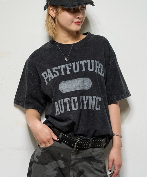 WHO'S WHO gallery(フーズフーギャラリー)の「【KOOKYN】 PASTFUTUREカレッジケミカルウオッシュTEE/3サイズ(Tシャツ/カットソー・レディース・チャコールグレー/グレー/アイボリー・LARGE/SMALL/MEDIUM)」の1枚目の写真