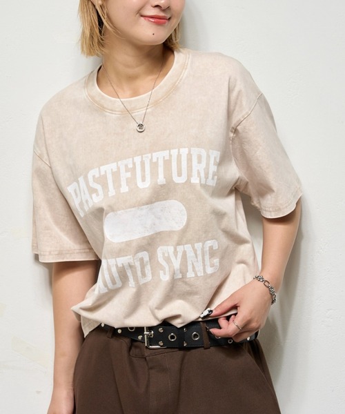 WHO'S WHO gallery(フーズフーギャラリー)の「【KOOKYN】 PASTFUTUREカレッジケミカルウオッシュTEE/3サイズ(Tシャツ/カットソー・レディース・チャコールグレー/グレー/アイボリー・LARGE/SMALL/MEDIUM)」の3枚目の写真