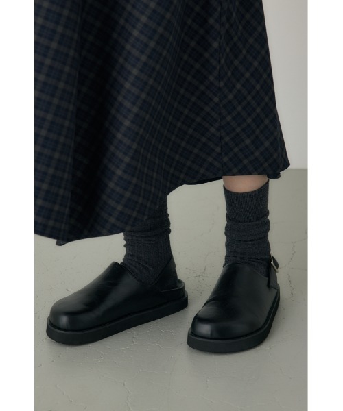 crie conforto（クリーコンフォルト）の「バックベルトサボ　靴（スリッポン・レディース・ブラウン/ブラック・LL/LARGE/MEDIUM/SMALL）」の3枚目の写真