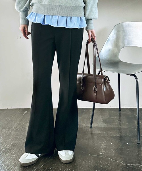 GeeRA(ジーラ)の「【-3kg見え/S-LL展開】美脚シルエットピンタックセミフレアパンツ(その他パンツ・レディース・チャコール/ベージュ/ブラック・SMALL/MEDIUM/LARGE/X-LARGE)」の1枚目の写真