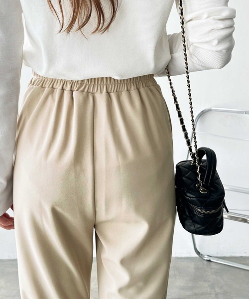 GeeRA(ジーラ)の「【-3kg見え/S-LL展開】美脚シルエットピンタックセミフレアパンツ(その他パンツ・レディース・チャコール/ベージュ/ブラック・SMALL/MEDIUM/LARGE/X-LARGE)」の22枚目の写真