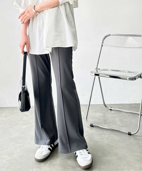 GeeRA(ジーラ)の「【-3kg見え/S-LL展開】美脚シルエットピンタックセミフレアパンツ(その他パンツ・レディース・チャコール/ベージュ/ブラック・SMALL/MEDIUM/LARGE/X-LARGE)」の10枚目の写真