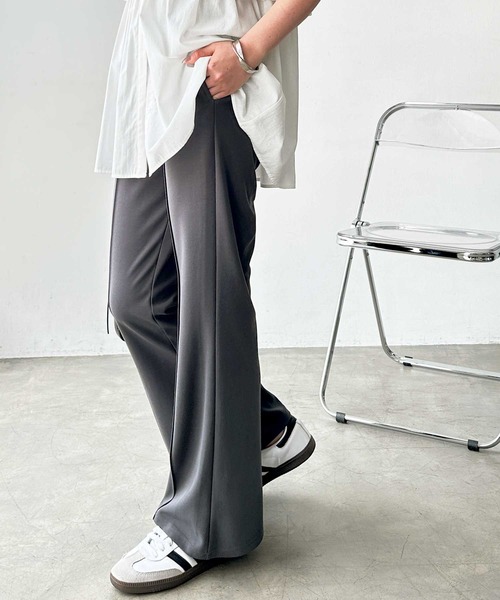 GeeRA(ジーラ)の「【-3kg見え/S-LL展開】美脚シルエットピンタックセミフレアパンツ(その他パンツ・レディース・チャコール/ベージュ/ブラック・SMALL/MEDIUM/LARGE/X-LARGE)」の12枚目の写真