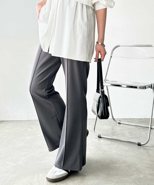 GeeRA(ジーラ)の「【-3kg見え/S-LL展開】美脚シルエットピンタックセミフレアパンツ(その他パンツ・レディース・チャコール/ベージュ/ブラック・SMALL/MEDIUM/LARGE/X-LARGE)」の11枚目の写真