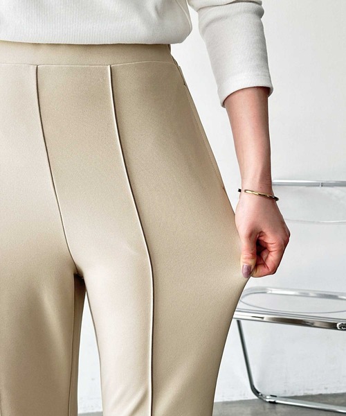 GeeRA(ジーラ)の「【-3kg見え/S-LL展開】美脚シルエットピンタックセミフレアパンツ(その他パンツ・レディース・チャコール/ベージュ/ブラック・SMALL/MEDIUM/LARGE/X-LARGE)」の20枚目の写真