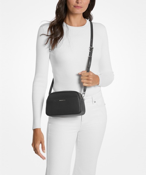 MICHAEL KORS（マイケルコース）の「JET SET カメラバッグ スモール（ショルダーバッグ・レディース・ブラック・FREE）」の2枚目の写真