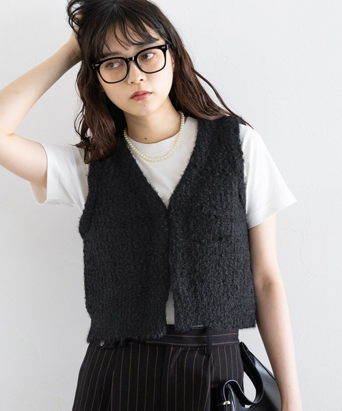 RAGEBLUE(レイジブルー)の「フロントフック/Vネックスラブニットベスト(ベスト・レディース・オフホワイト/ブラック・FREE)」の1枚目の写真