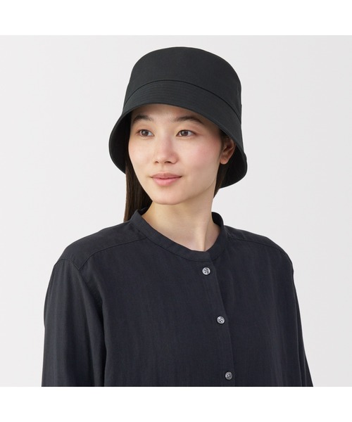 無印良品（ムジルシリョウヒン）の「ＵＶカットコットンツイル　バケットハット（ハット・レディース・ダークグリーン/ブラック/ブラウン/ダークベージュ・56.5-59cm）」の9枚目の写真