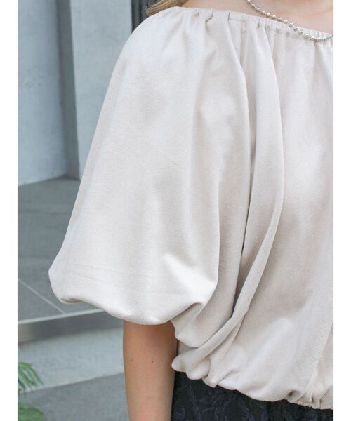 Ungrid（アングリッド）の「フェイクスウェードハーフスリーブバルーンブラウス（シャツ/ブラウス・レディース・キャメル/ベージュ・FREE）」の6枚目の写真