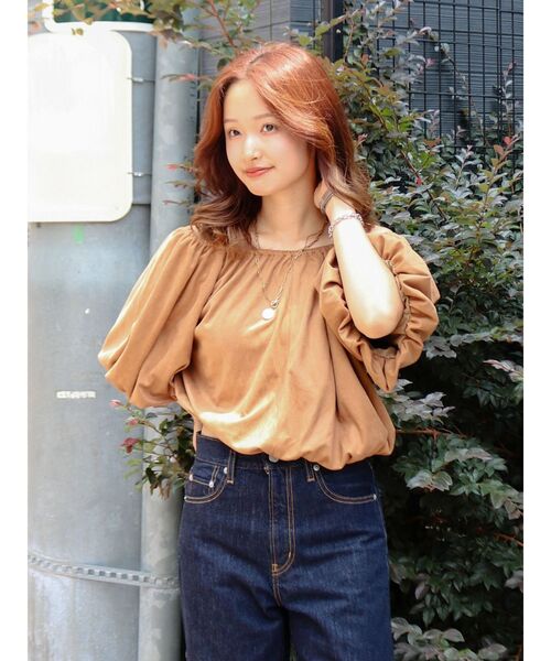 Ungrid（アングリッド）の「フェイクスウェードハーフスリーブバルーンブラウス（シャツ/ブラウス・レディース・キャメル/ベージュ・FREE）」の11枚目の写真